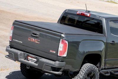 RC44215500 Soft Tri-Fold Bed Cover | 5' Bed | Chevy/GMC Canyon/Colorado (15-23)